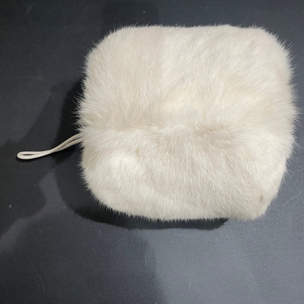 White fur muff [hand warmer]